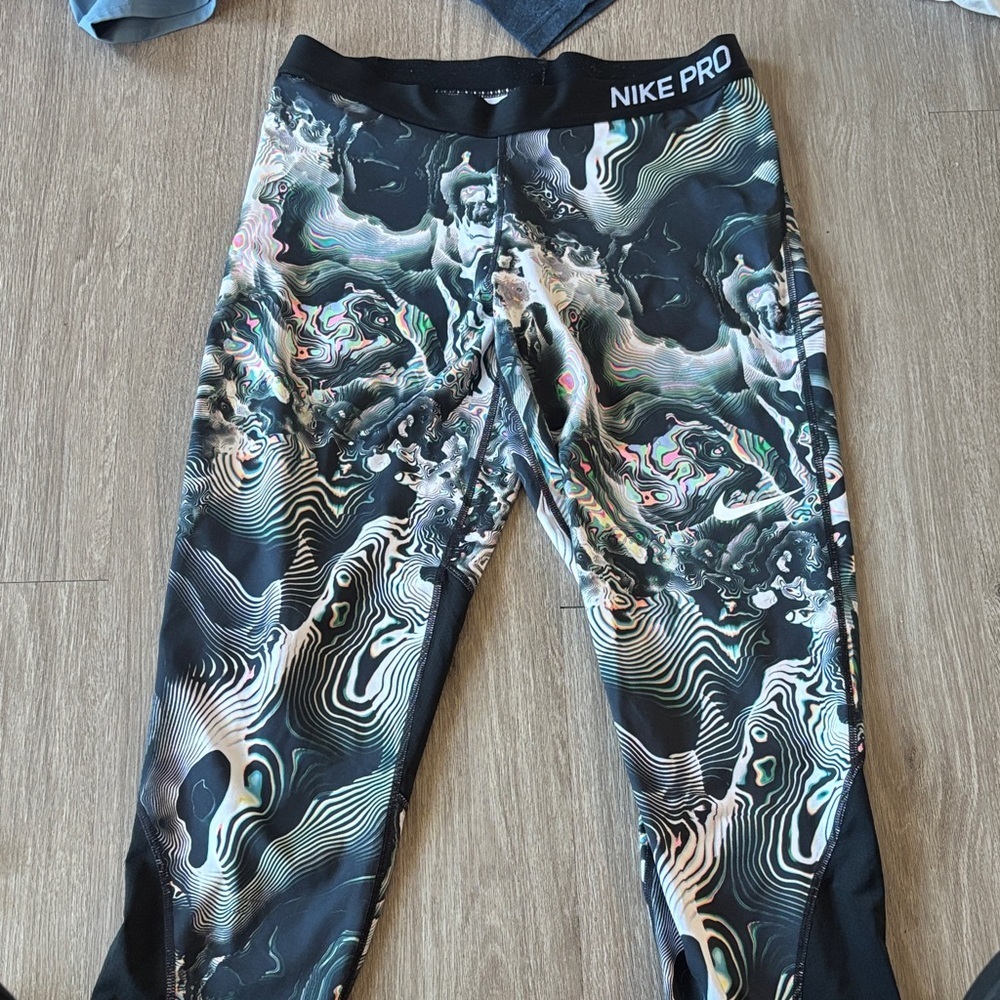 Nike Pro Swirl Pattern Leggings - Black and White